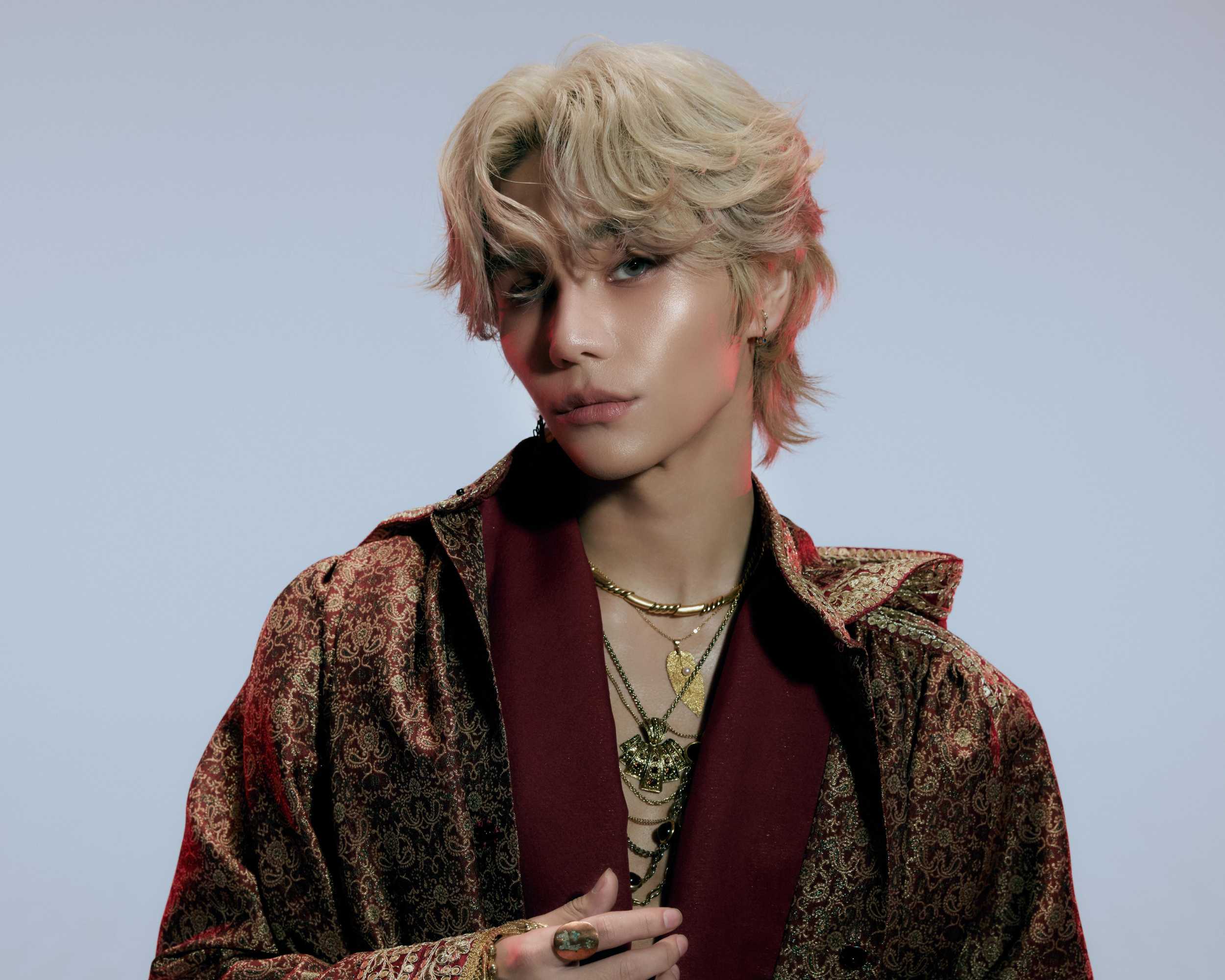 JEFF SATUR ส่งท้ายฉากจบจักรวาล ‘RED GIANT’ อย่างยิ่งใหญ่ ด้วย 3 เพลงใหม่ พร้อมซิงเกิลภาษาไทย “ของขวัญปีใหม่ (Golden Night)”